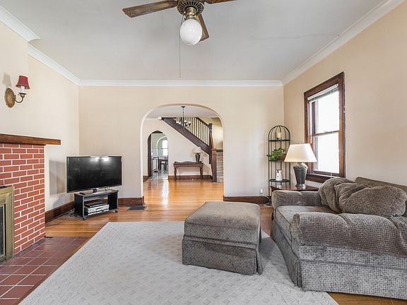 5th image of 5114 Broadway St