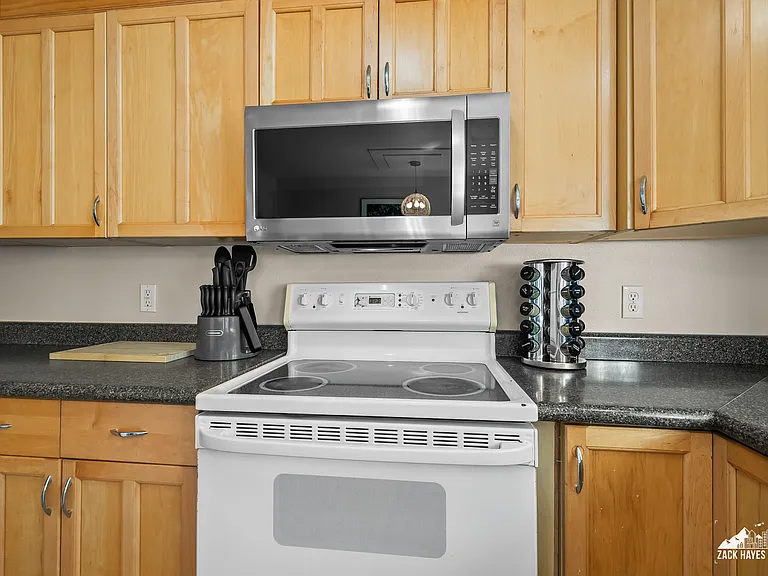 300 E 45th Ave #4 — Photo 17