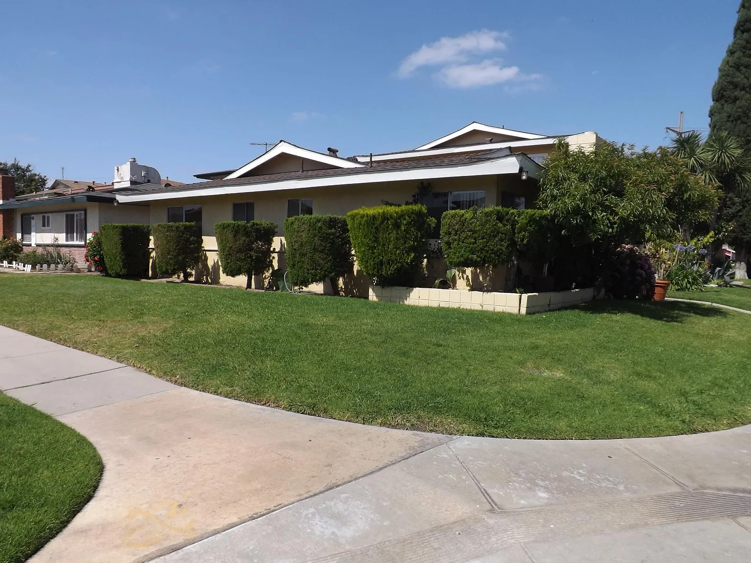 2 bed, 950 sqft, $2,650 — Photo 2