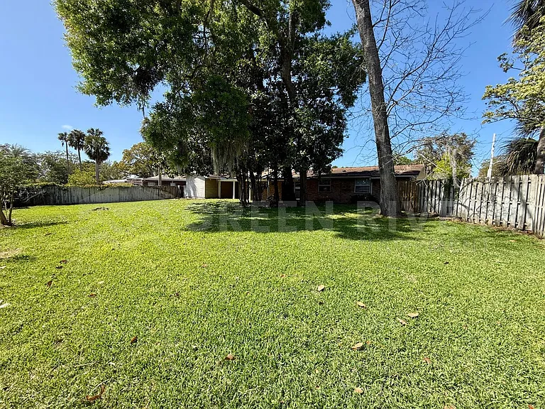2 Fairway Rd — Photo 36