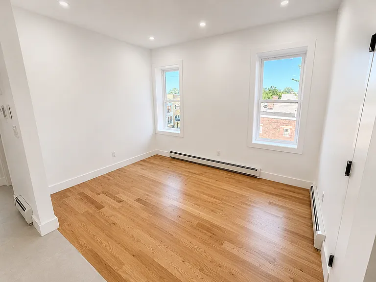 90 Ingraham Pl #A — Photo 5