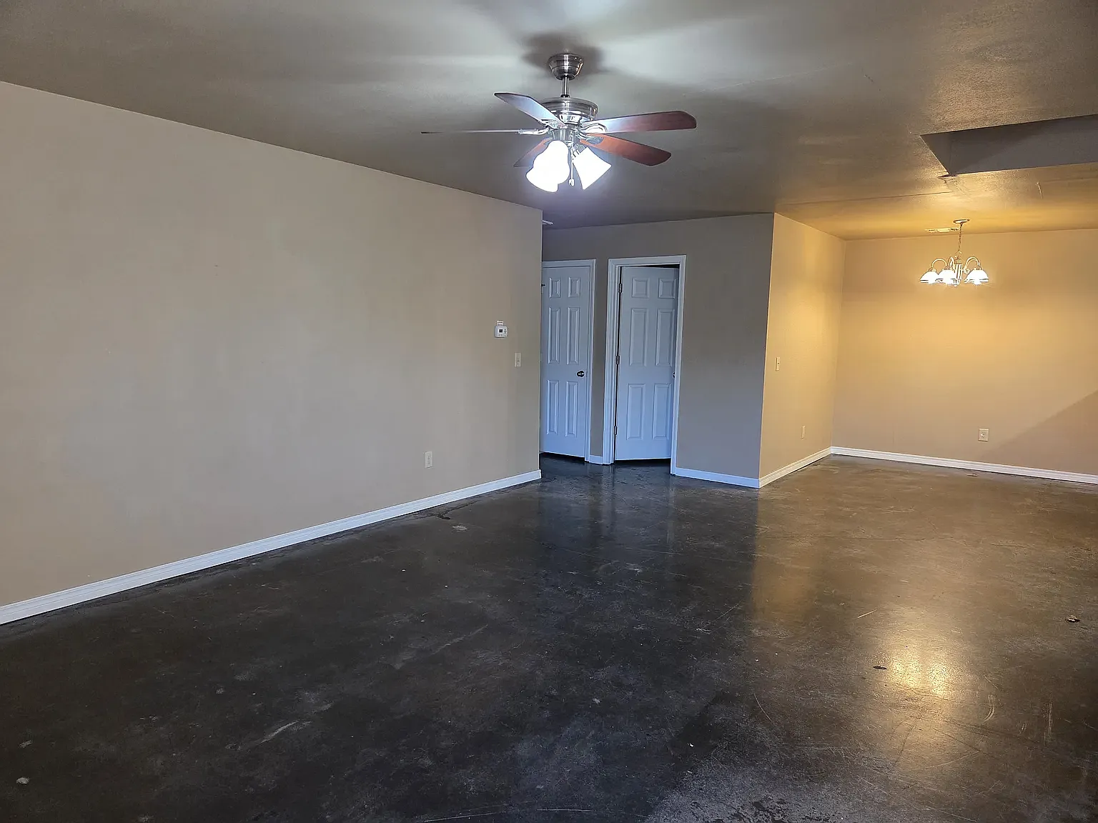 2700 2715 Steves Way — Photo 2