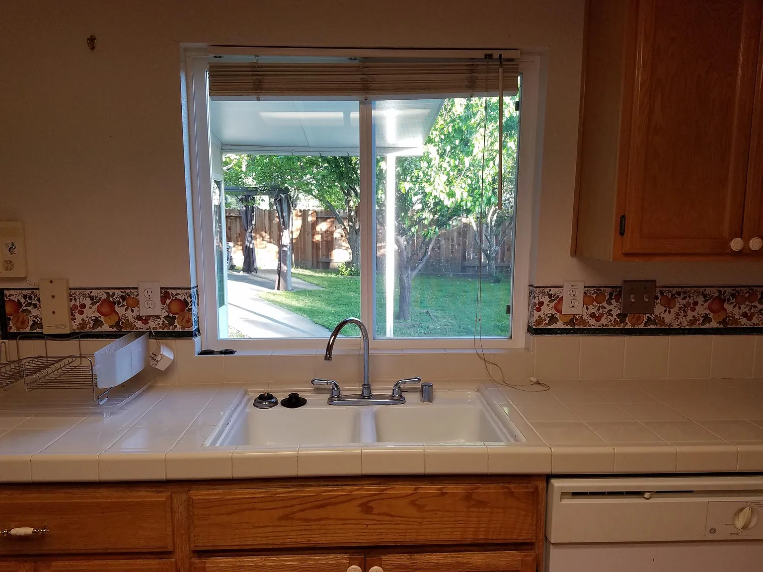 3 bed, 2.5 bath, 1984 sqft, $3,400 — Photo 1