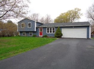 8 Highview Dr, Hamlin, NY 14464