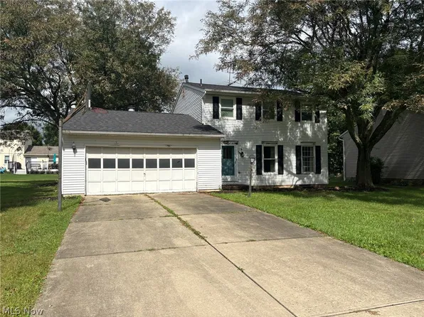 7950 Woodrush Dr NW, North Canton, OH 44720