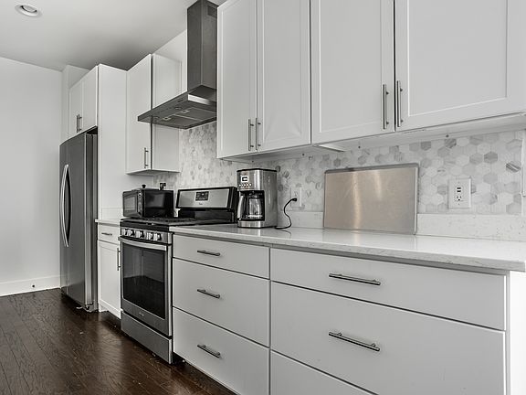 5th image of 622 E 10th St #201