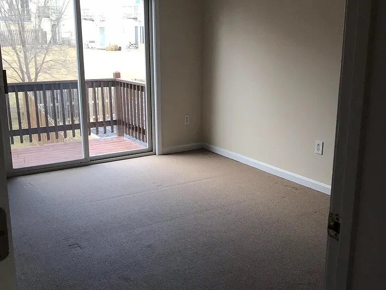 1169 Commercial Ct — Photo 6