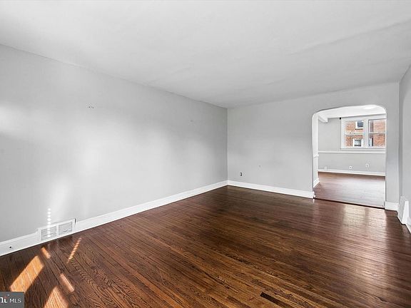3rd image of 246 Pine St