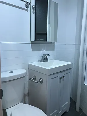 Rented by Chartwell Manhattan Realty | media 27