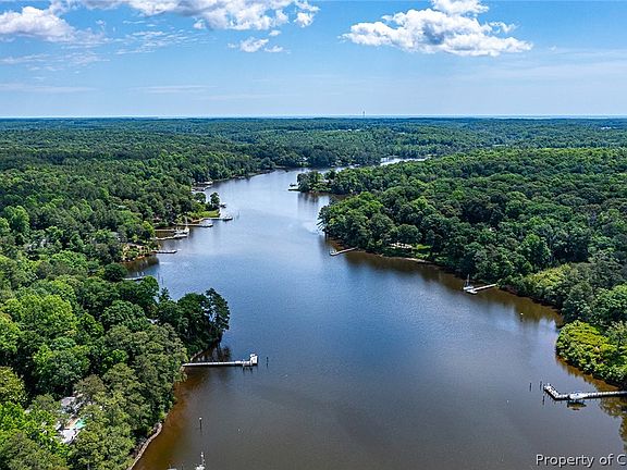 3rd image of 135 Stony Point Dr