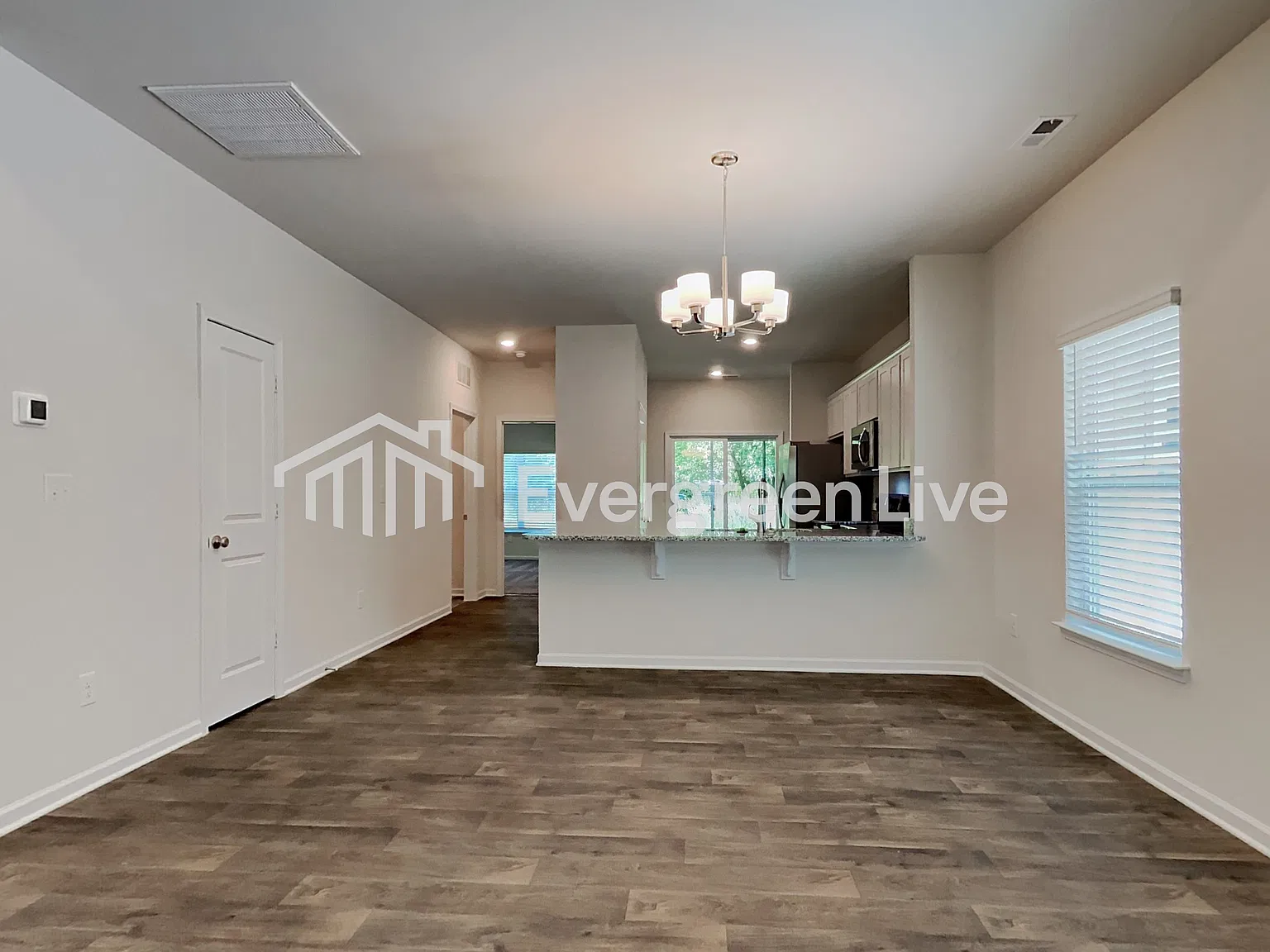 4 bed, 1.0 bath, 1167 sqft, $1,695 — Photo 3