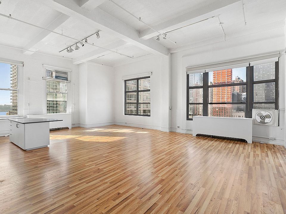 1st image of 448 W 37th St Penthouse A