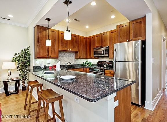 3rd image of 916 W Schubert Ave #2