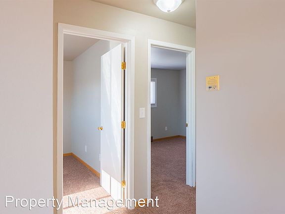 4th image of 560 W Linwood Ave #102