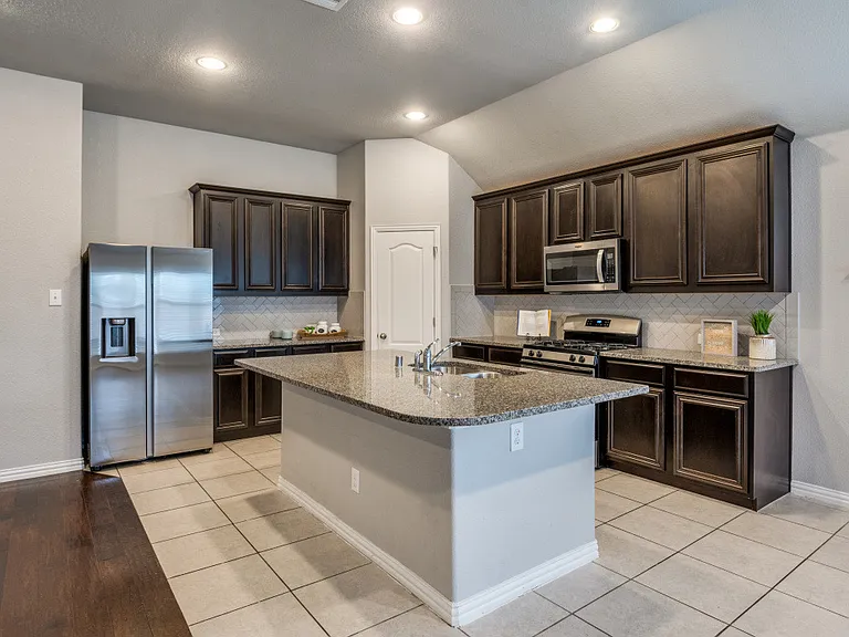 1608 Emma Pearl Ln — Photo 10