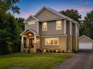 130 W Ellis Ave, Libertyville, IL 60048