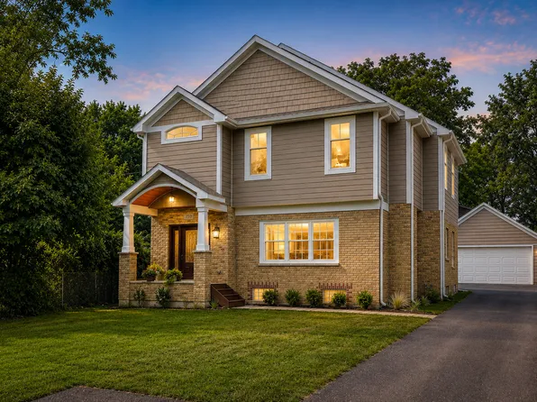 130 W Ellis Ave, Libertyville, IL 60048