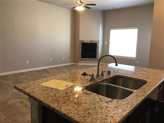 5th image of 241 Selwood Dr