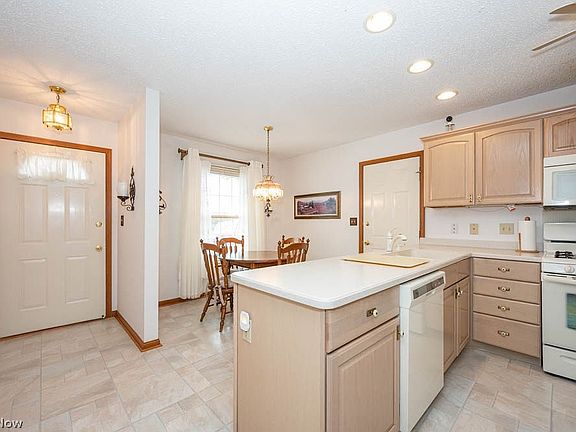 5th image of 810 Southwestern Run Unit 31