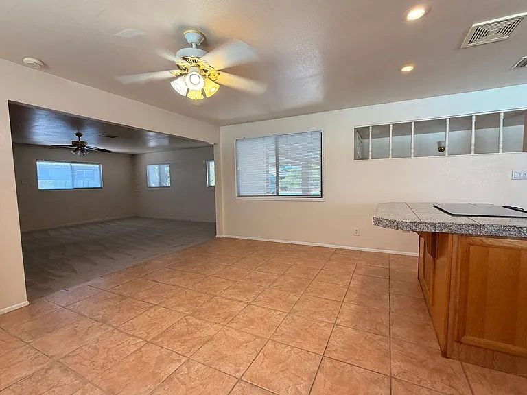 718 E Manhatton Dr — Photo 10