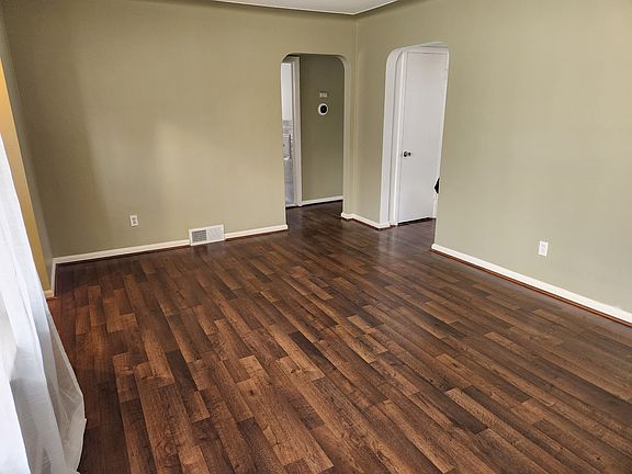 5th image of 21102 Lochmoor St