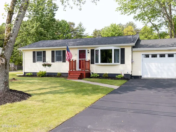 9 Wintergreen Road, Queensbury, NY 12804