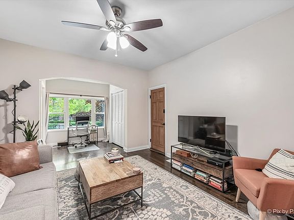 3rd image of 4039 N Oakley Ave #1