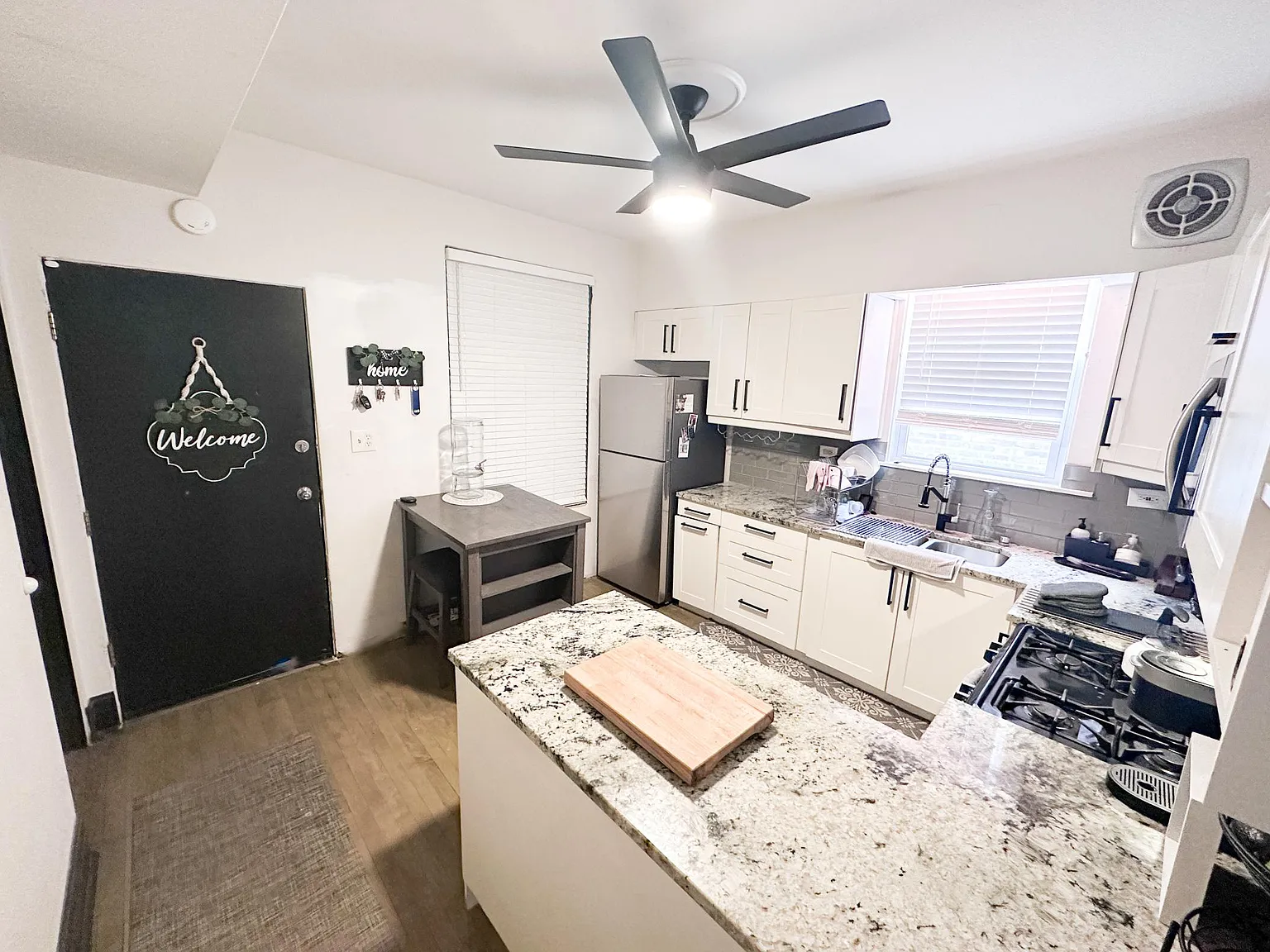 3 bed, 1000 sqft, $2,100 — Photo 4