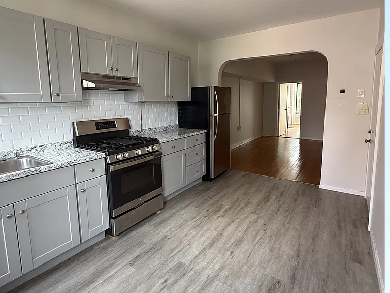 219 Smith St #2 — Photo 4