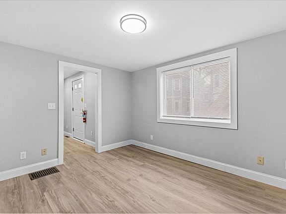 5th image of 19 Greene St APT 1