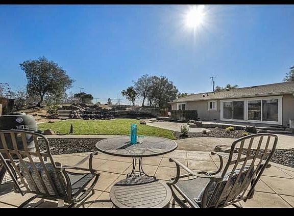 3rd image of 111 Willow Oak Pl