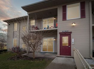 9927 Allen Pointe Dr, Allen Park, MI 48101