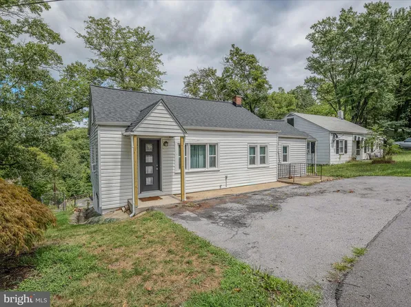 5 Tower Cir, Berkeley Springs, WV 25411