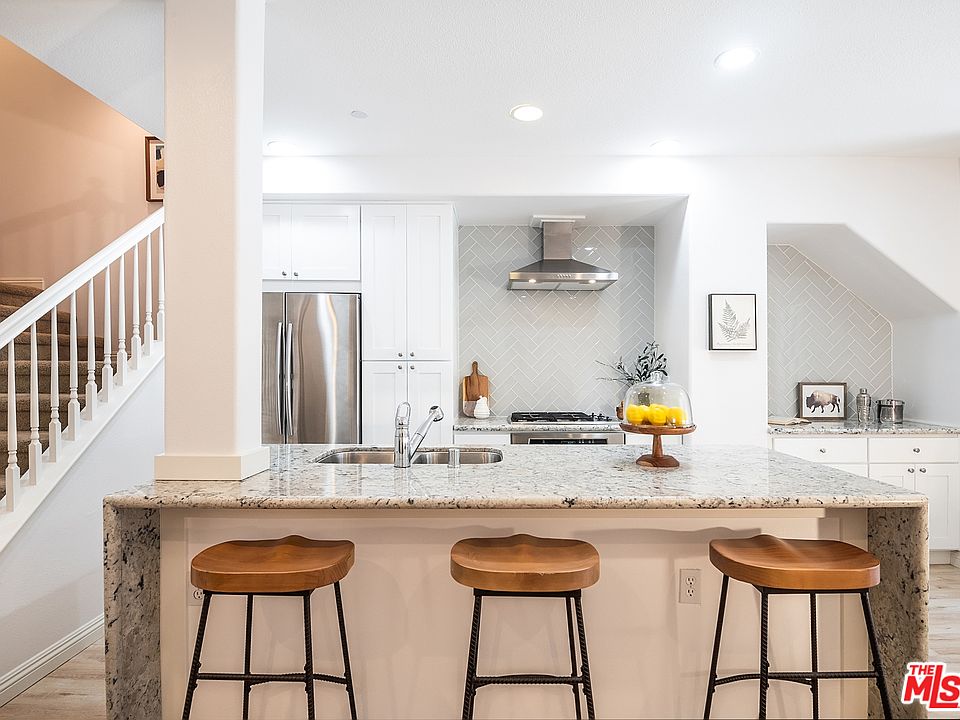 1st image of 5402 W 149th Pl Unit 8