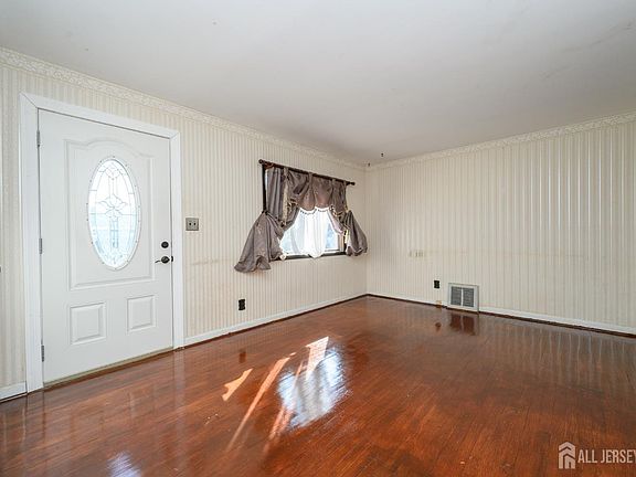 5th image of 1 Ovington Ave