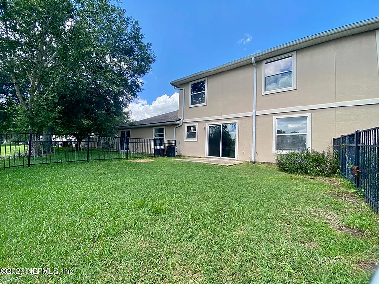 1530 Vineland Cir #B — Photo 35