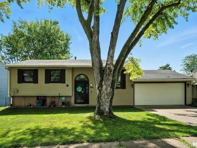 3394 Clearwater Dr, Bettendorf, IA, 52722