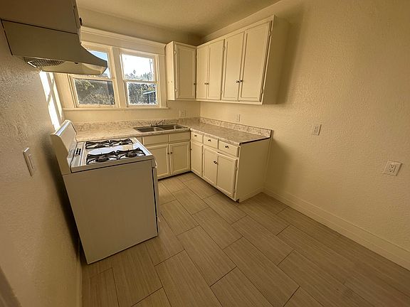 5th image of 1121 N Loma Vista Dr #0