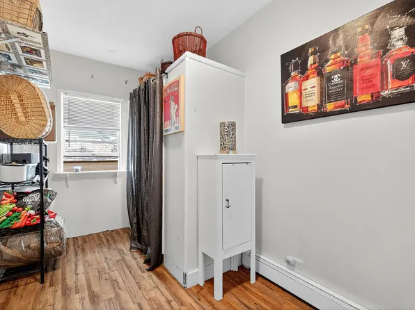 687 Avenue East image 18 of 32