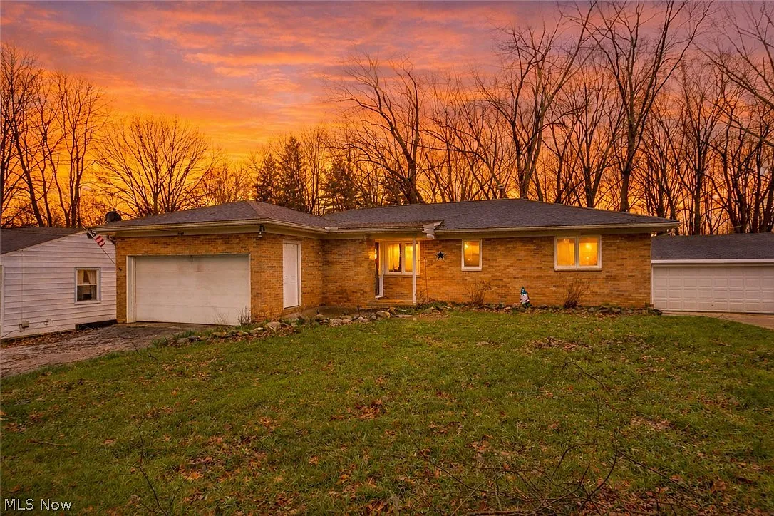 1440 Treasch Dr photo 1