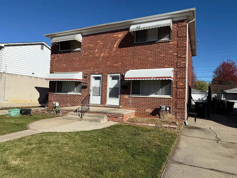 26200 Pinehurst St — Photo 1