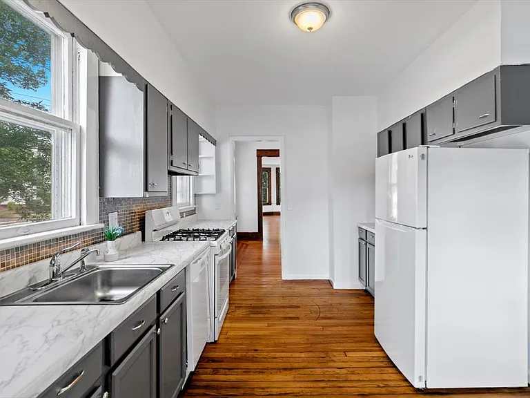 212 Maple St #1 — Photo 12