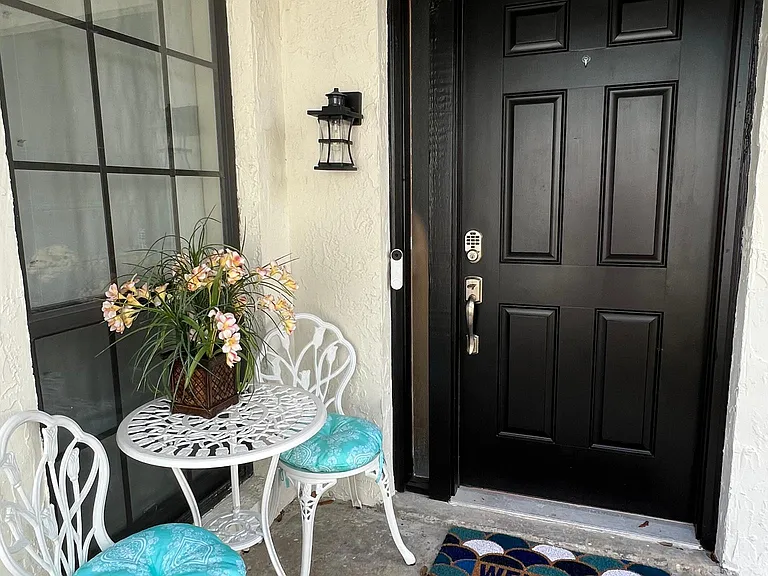 129 Bermuda Ct — Photo 3