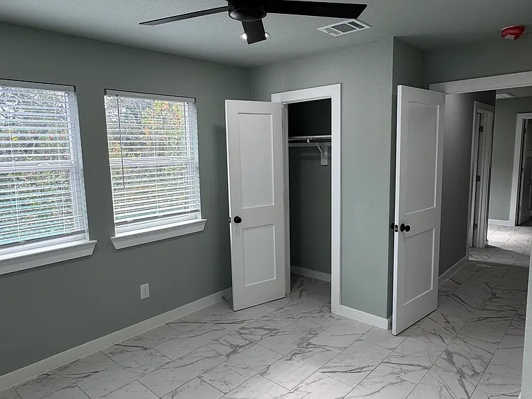 129 S 10th St — Photo 30