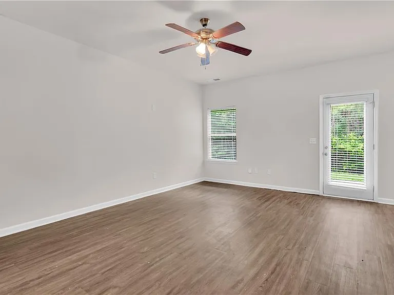 4488 Ravenwood Dr — Photo 6