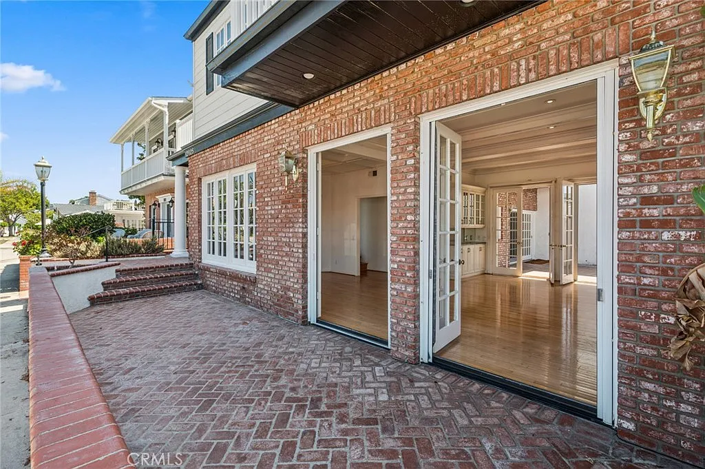 4 bed, 3000 sqft, $11,995 — Photo 3