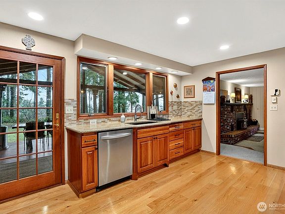 4th image of 39310 NE 6th Avenue