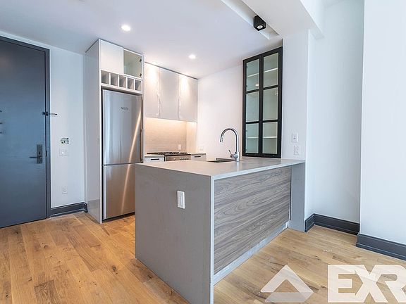 4th image of 42-22 27th St #806