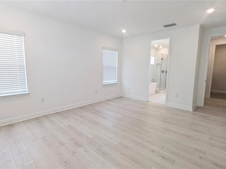 15614 Vetta Dr — Photo 24