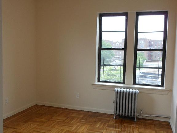 3rd image of 2288 Grand Ave